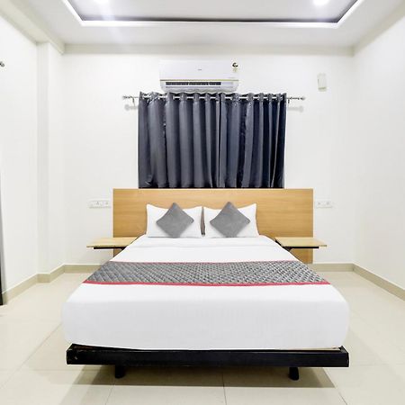 Super Townhouse De Alphabet Hotel Kukatpally Nexus Mall Hyderabad Bagian luar foto
