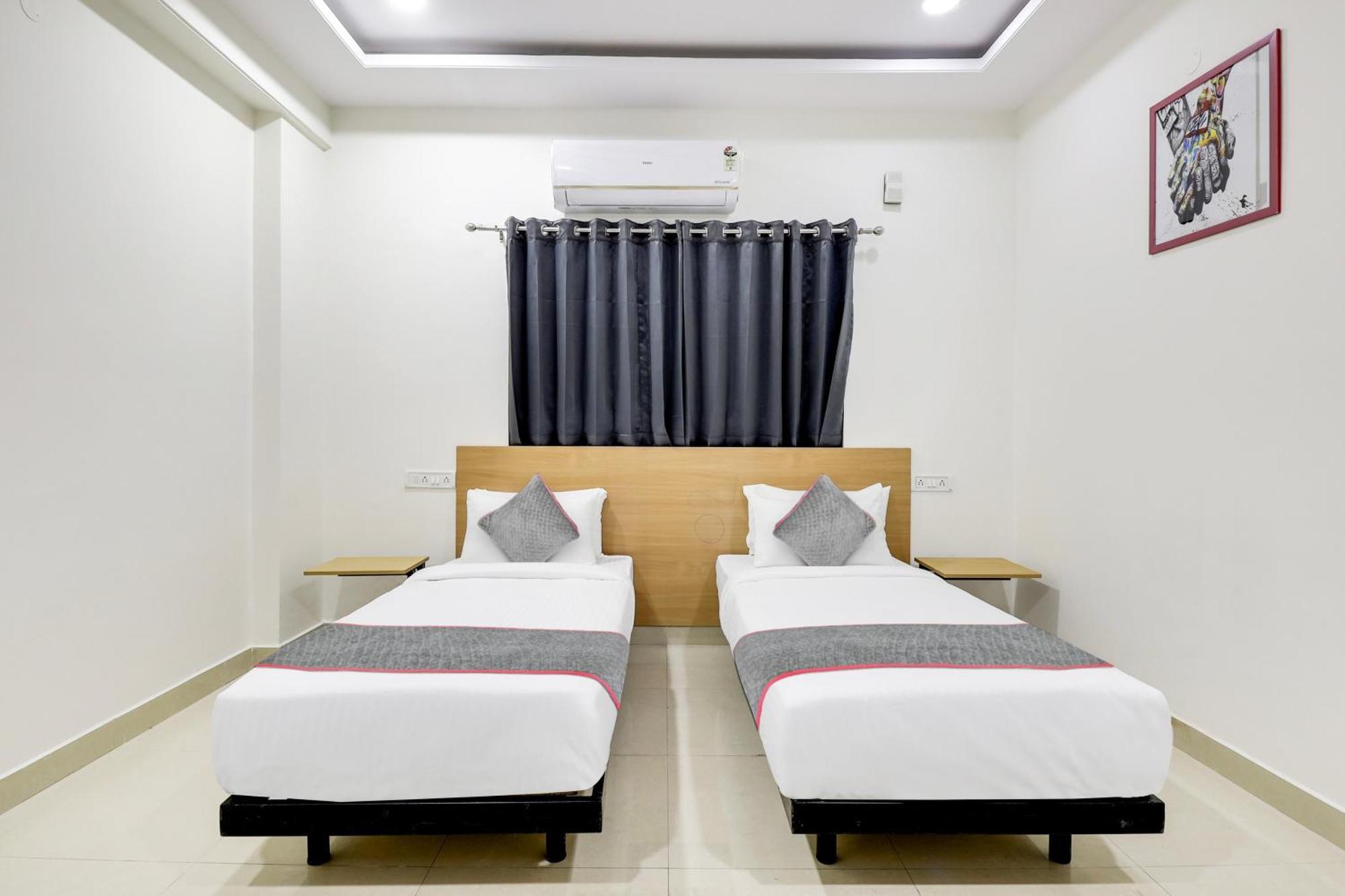 Super Townhouse De Alphabet Hotel Kukatpally Nexus Mall Hyderabad Bagian luar foto