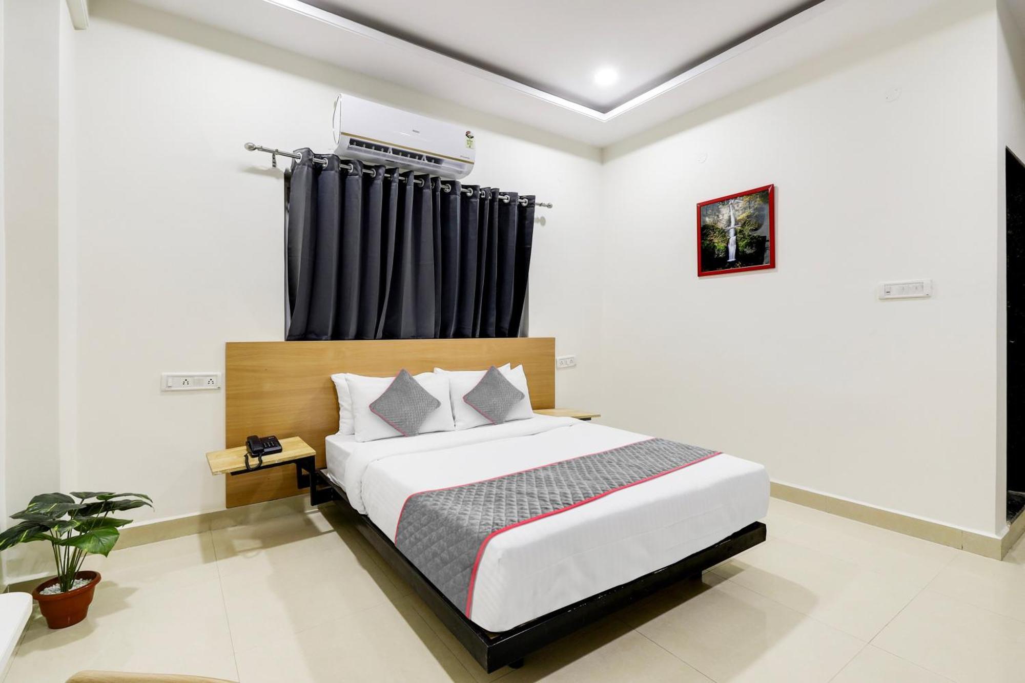Super Townhouse De Alphabet Hotel Kukatpally Nexus Mall Hyderabad Bagian luar foto