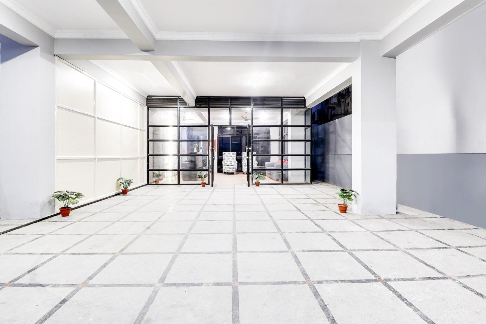 Super Townhouse De Alphabet Hotel Kukatpally Nexus Mall Hyderabad Bagian luar foto