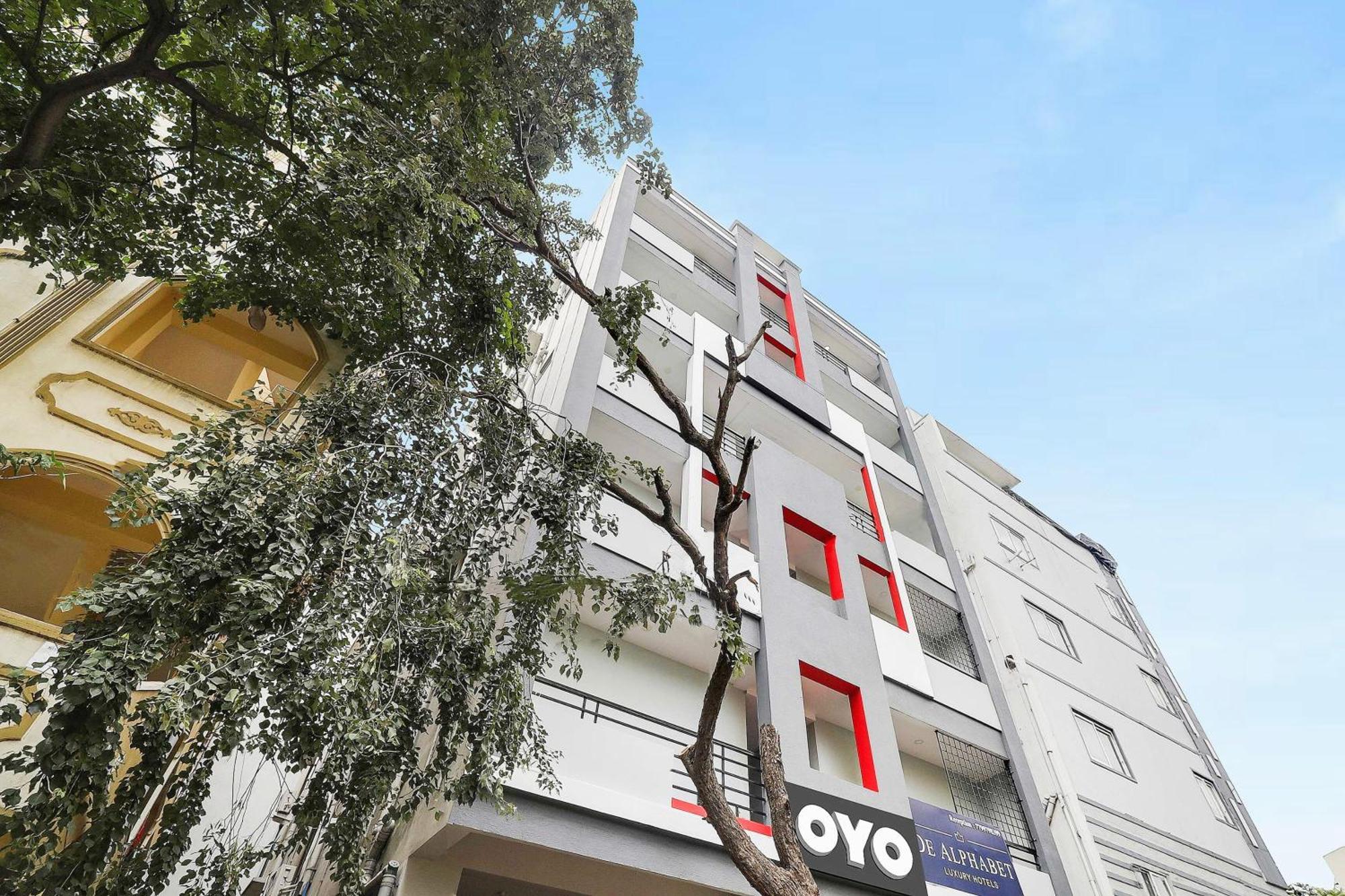 Super Townhouse De Alphabet Hotel Kukatpally Nexus Mall Hyderabad Bagian luar foto
